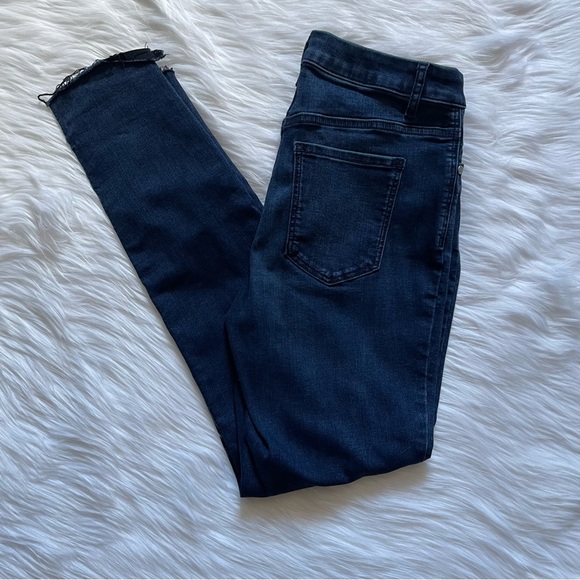 💙💙SIMPLY VERA VERA WANG DENIM SKINNY JEANS WITH A RAW EDGE - Picture 1 of 5